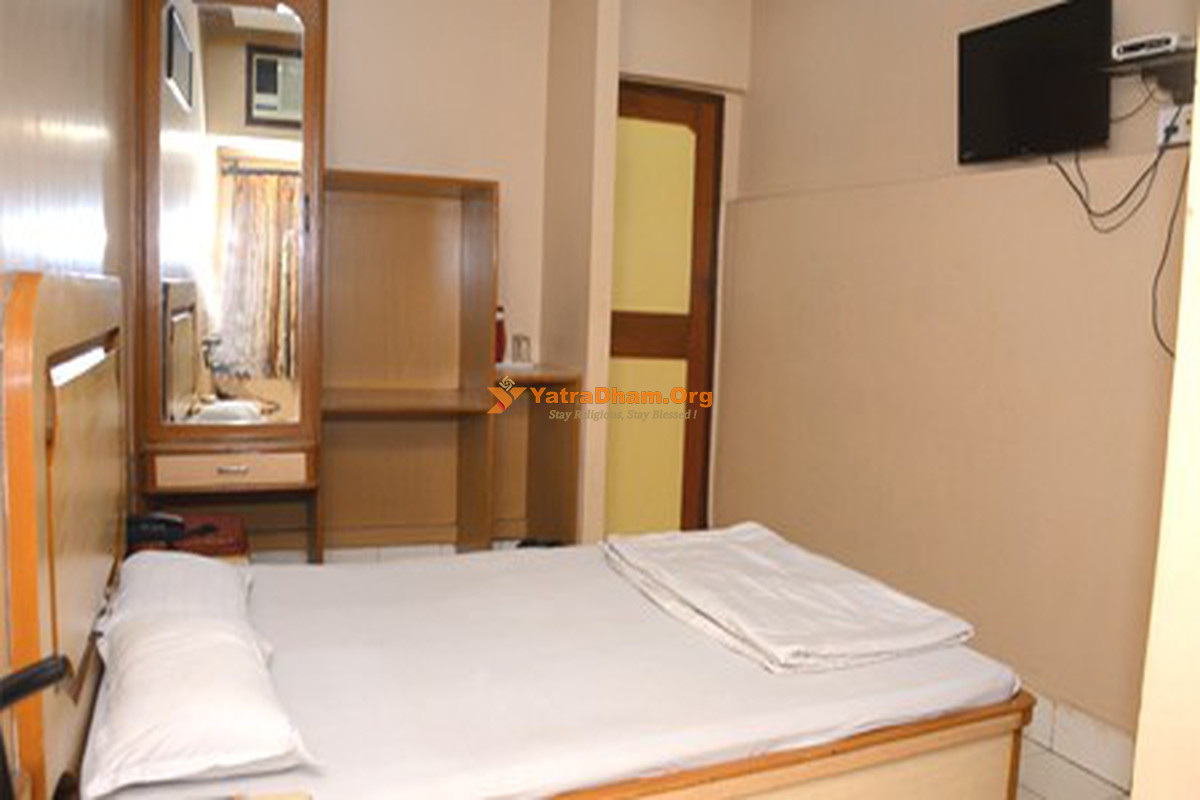 Hotel Pushpak International Kolkata 2 Bed Room