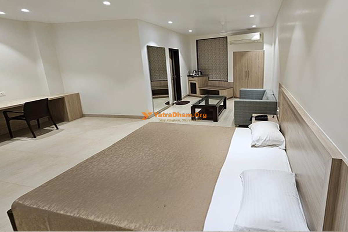 Bagla Atithi Bhawan Varanasi 2 Bed Deluxe AC Room
