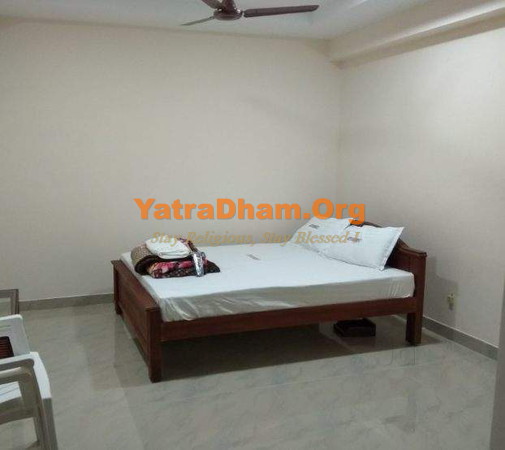 Geetan Residence Thirunallar Room