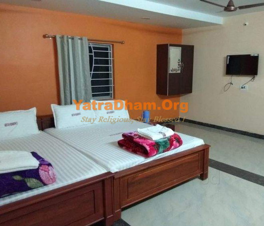 Geetan Residence Thirunallar Room