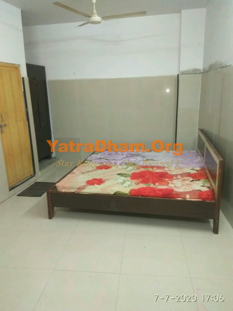 Shree Gujarati Samaj Atithi Gruh Kanpur Room