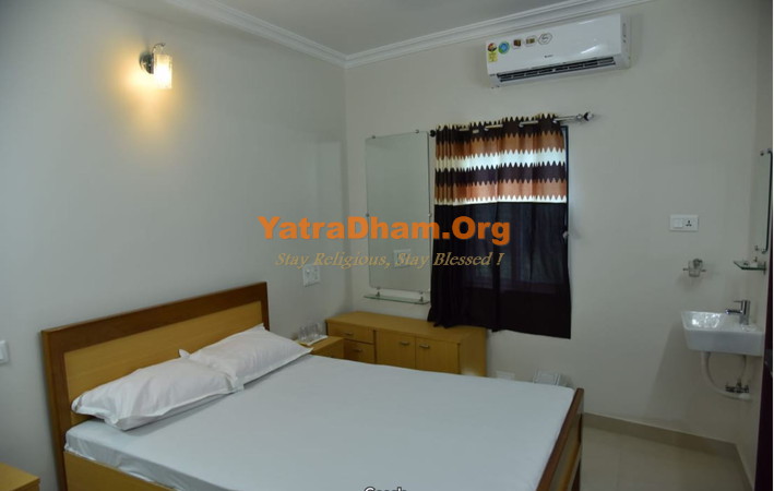 Mandavi Hotel H K Inn 4 AC Bed Room