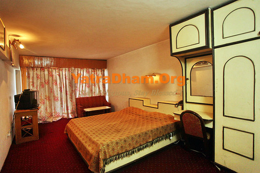 Srinagar - YD Stay 5705 (Hotel Heemal) 2 Bed Room View 3