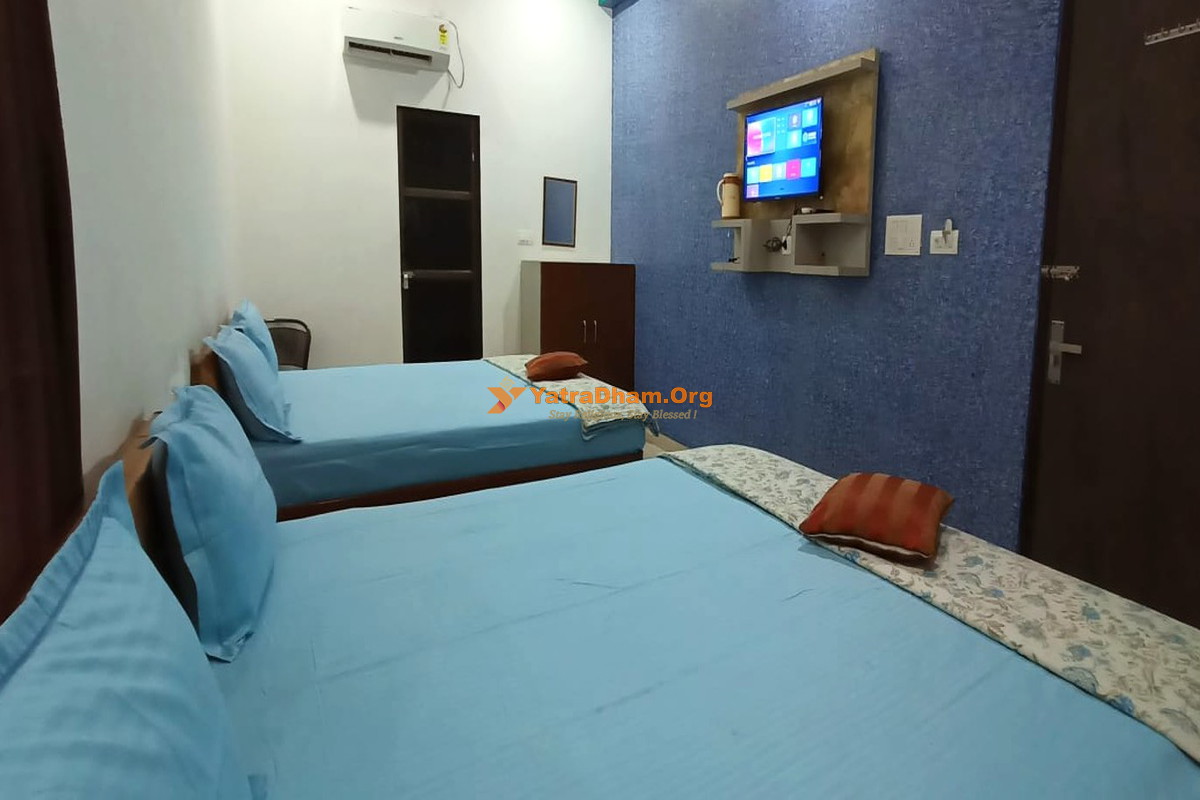 Hotel Dhanna Bhagat Khatu Room 