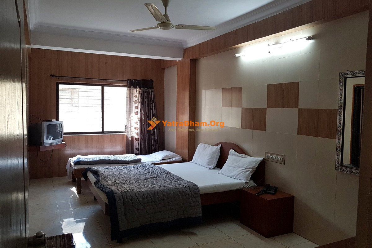 Hotel Dhruv Palace Trimbakeshwar 3 Bed Room