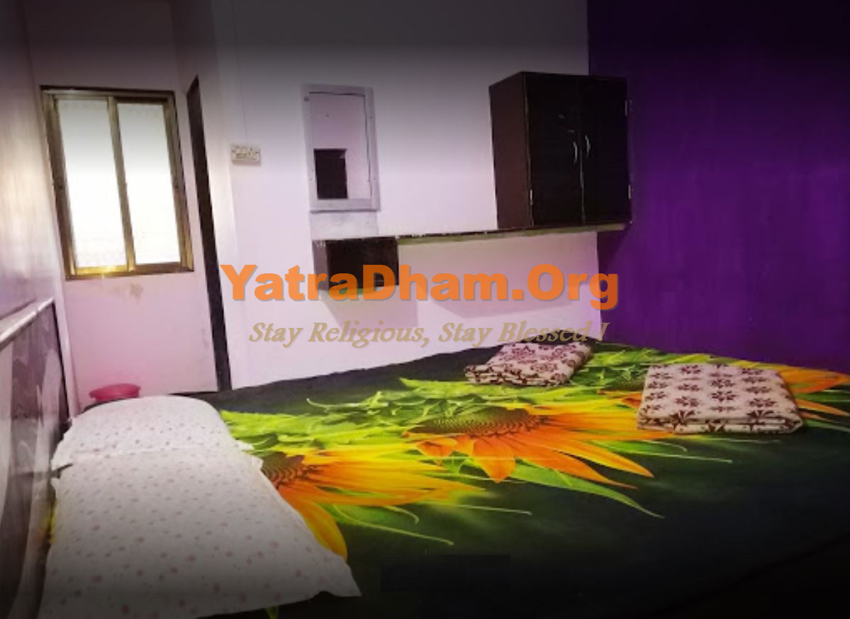 Mahad Hotel Vishwashanti Lodge Room