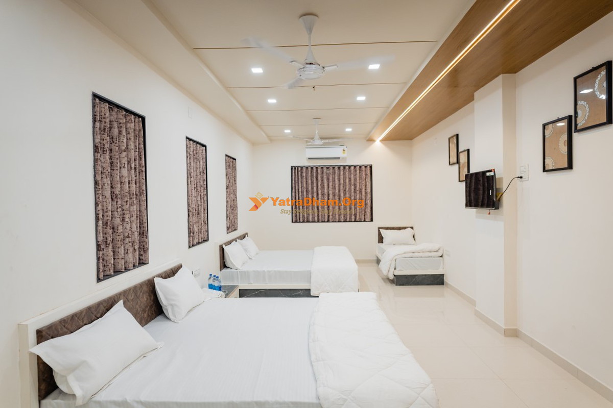 Hotel Ayodhya Virpur 5 Bed AC Room