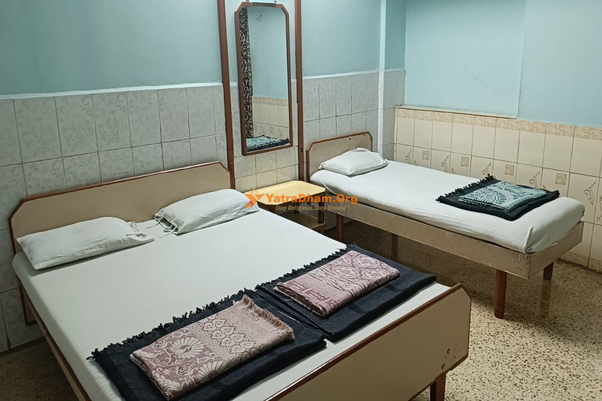 Jay Khodiyar Guest House And Hotel Jamnagar 3 Bed Room View