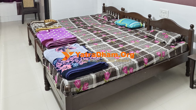 Mandavi Shree Swaminarayan Dharamshala 3 Bed Room