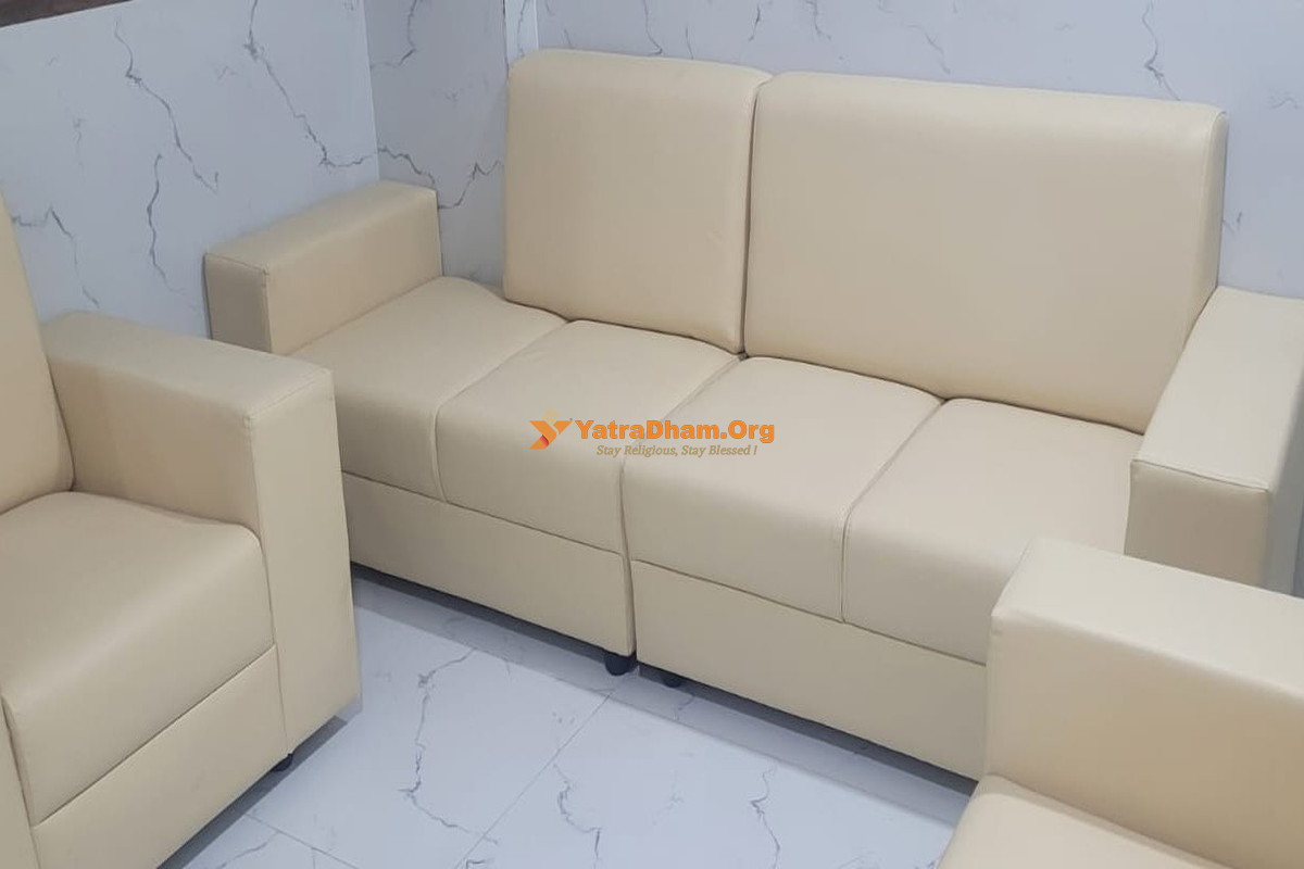 Sri Basara Saraswathi Arya Vysya Nityaanna Satram Basara Waiting Area