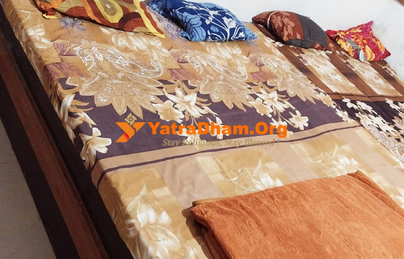 Maihar Trimurti Yatri Niwas 4 Bed Room