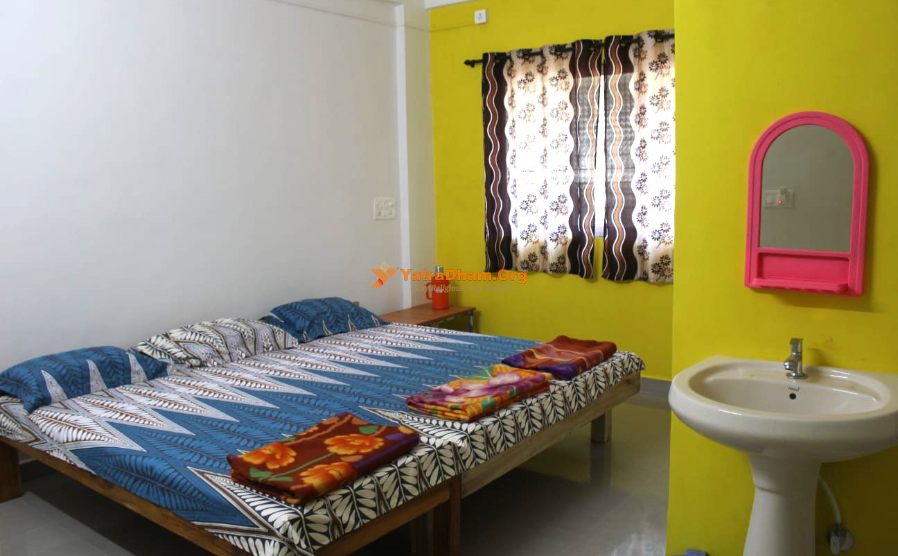 Sadanand Guest House Guhagar 3 Bed Room