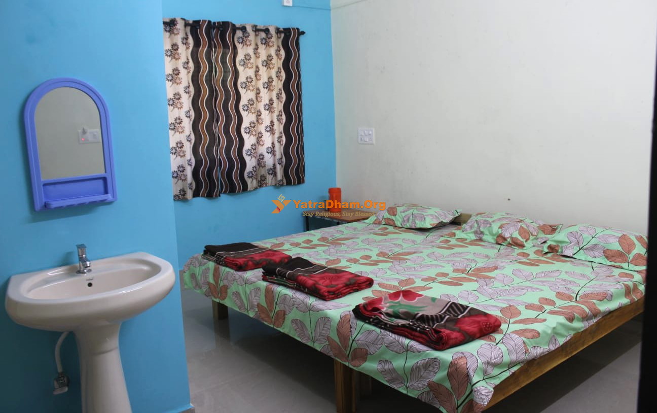 Sadanand Guest House Guhagar 3 Bed Room