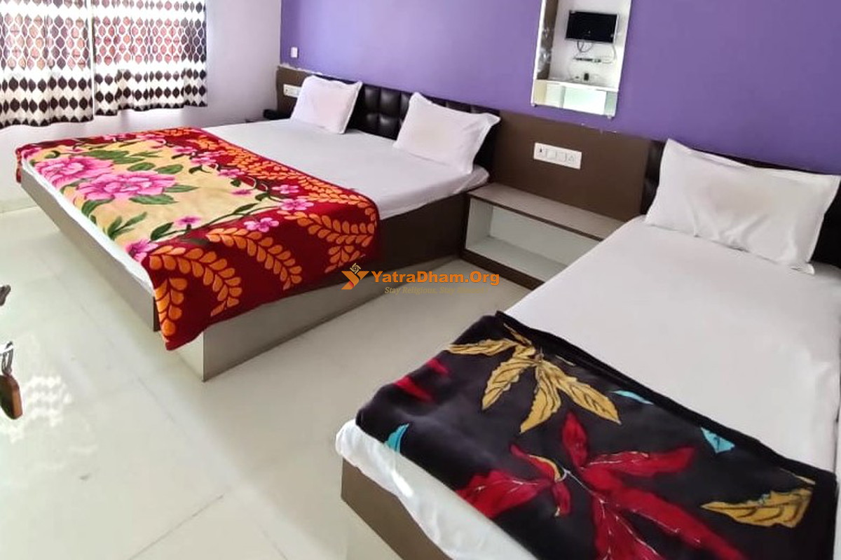 Hotel Pushkraj Palace Mahurgad 3 Bed Room