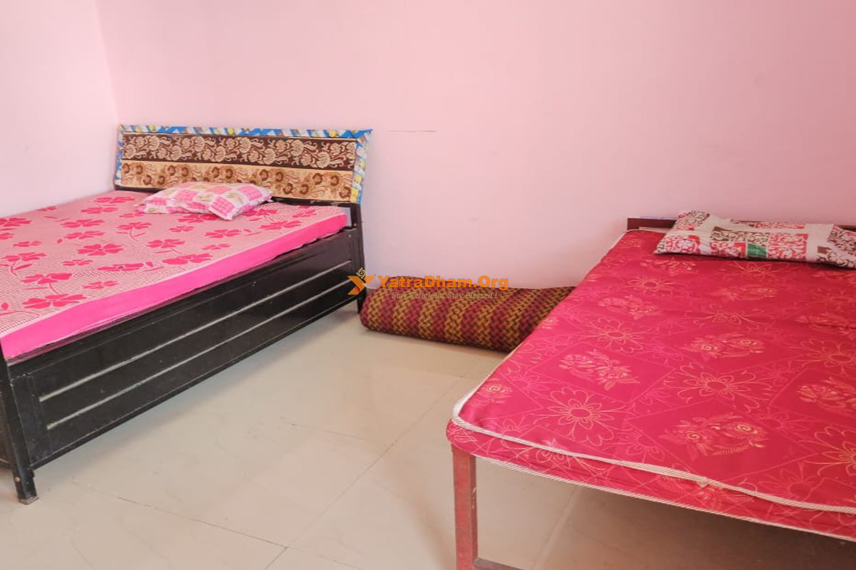 Shri Sant Janardan Swami (Moungiri) Maharaj Bhakt Niwas - Pandharpur (Bhatumre) Room
