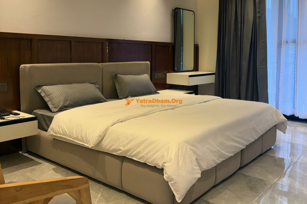 Rohini Retreat Guptkashi Room