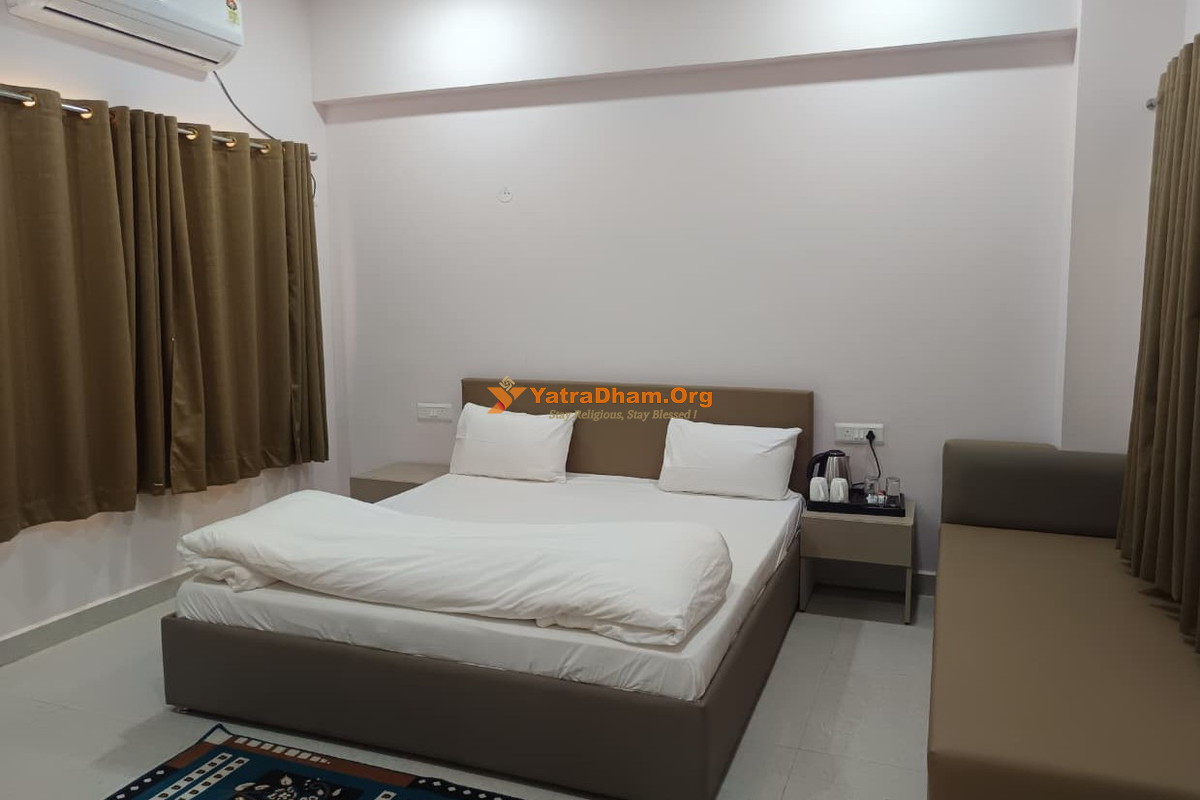 Vishwa Hindu Parishad Yatri Niwas Ayodhya 3 Bed Room