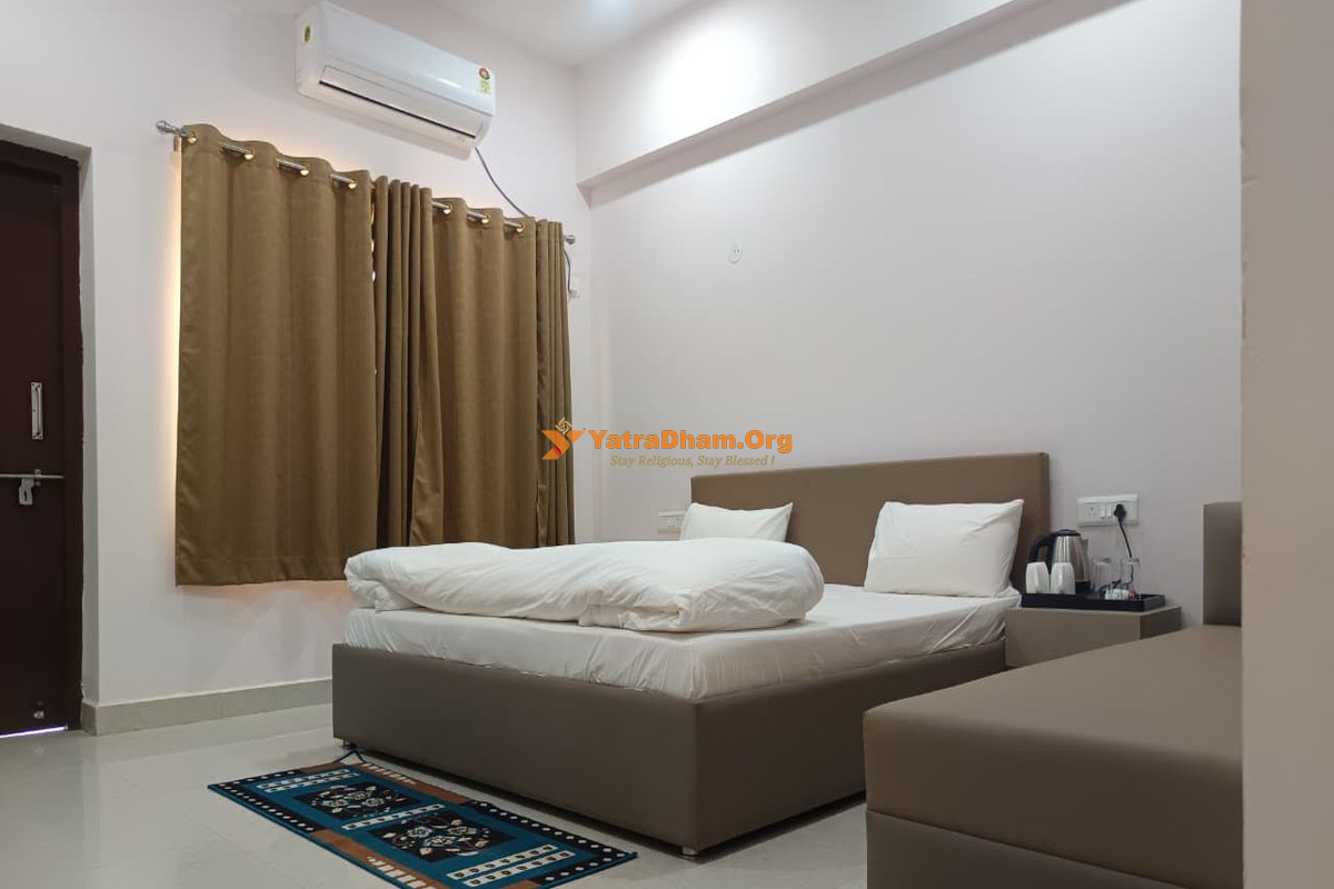 Vishwa Hindu Parishad Yatri Niwas Ayodhya 3 Bed Room