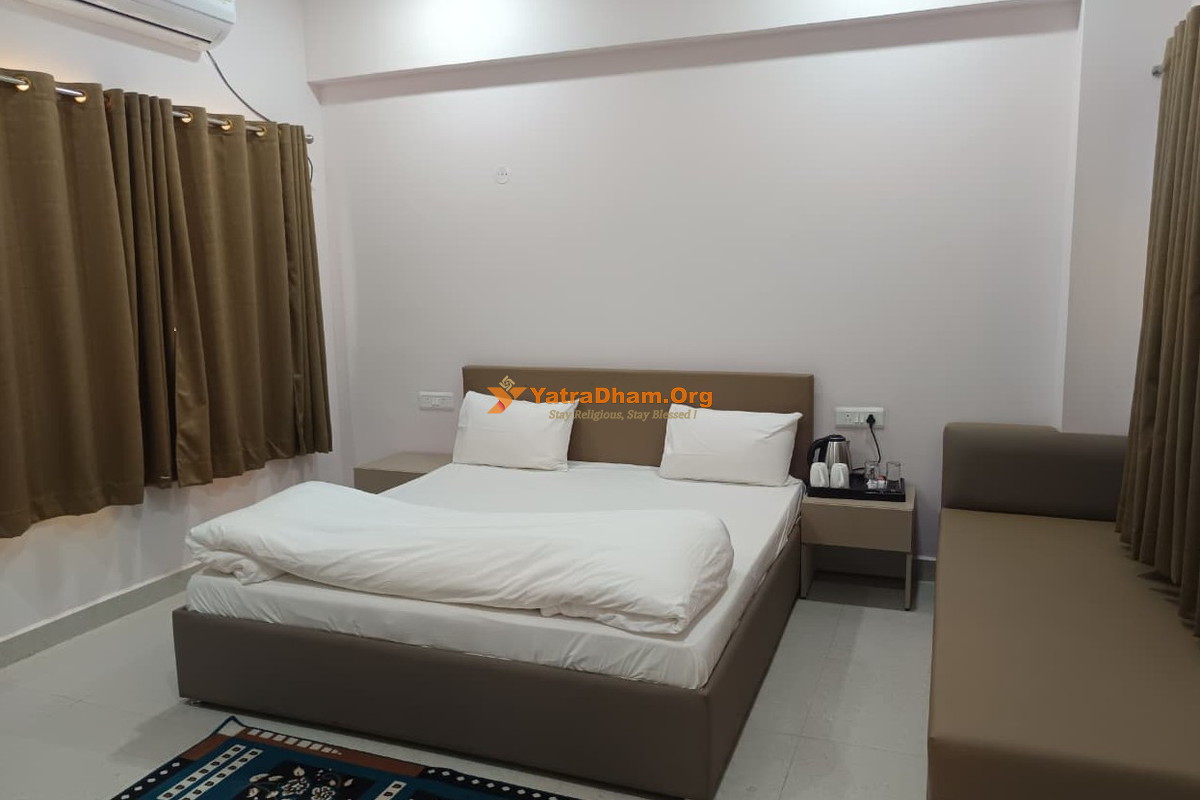 Vishwa Hindu Parishad Yatri Niwas Ayodhya 3 Bed Room