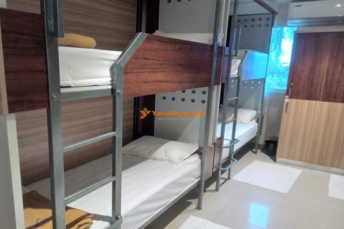 Thiruvananthapuram (Trivandrum) Roop Mahal Premier Inn 3 Bed Room