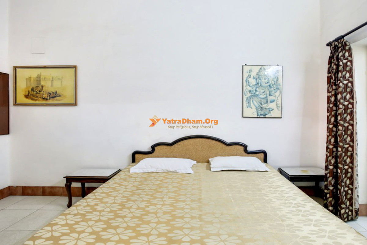 Indore Manek Chand Baitala (Hinkargiri Tirth) Room 