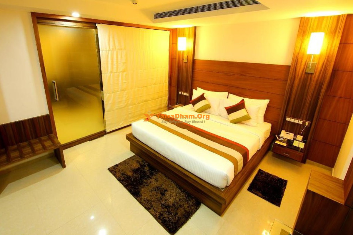 Hotel Hillway Park Nilamel (Near Jatayu Earth's Center) Room