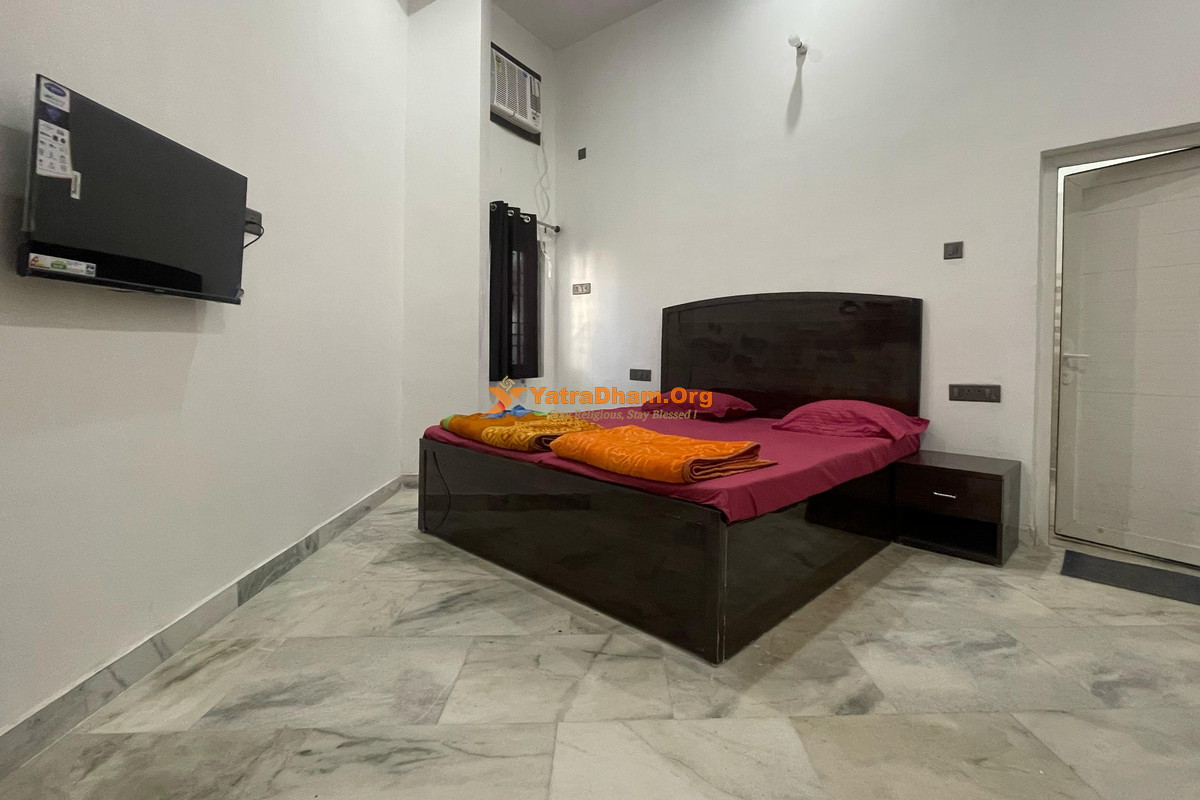 Yoga Niketan Ashram (Mouj Giri Mandir) Prayagraj_Room_View_3