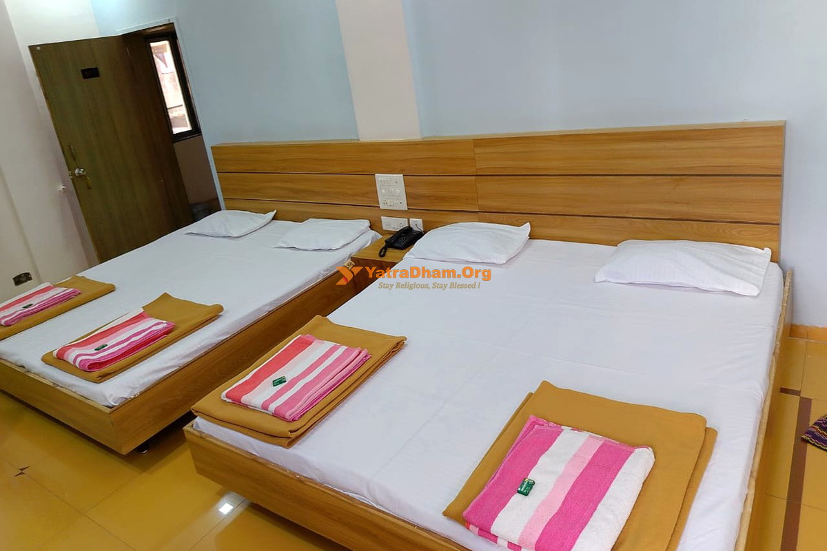 Hotel Shivam Somnath 4 Bed Room