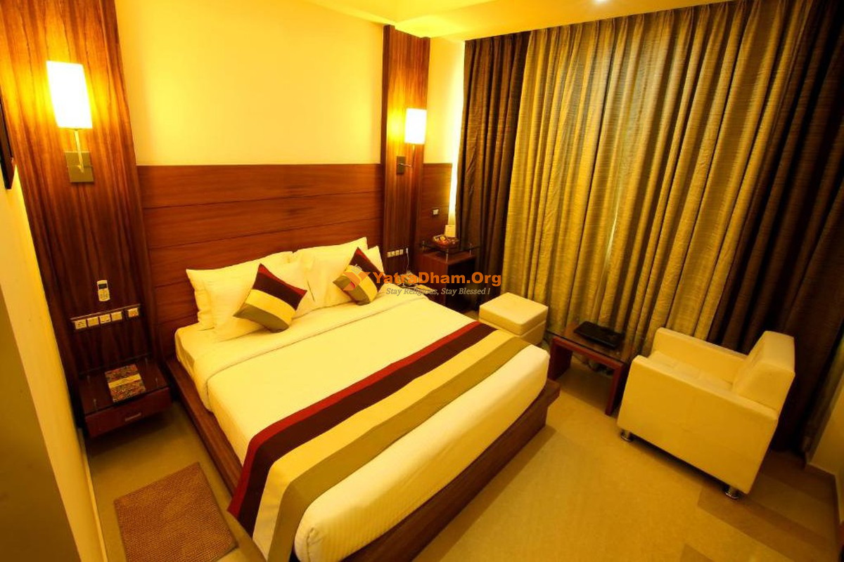 Hotel Hillway Park Nilamel (Near Jatayu Earth's Center) Room
