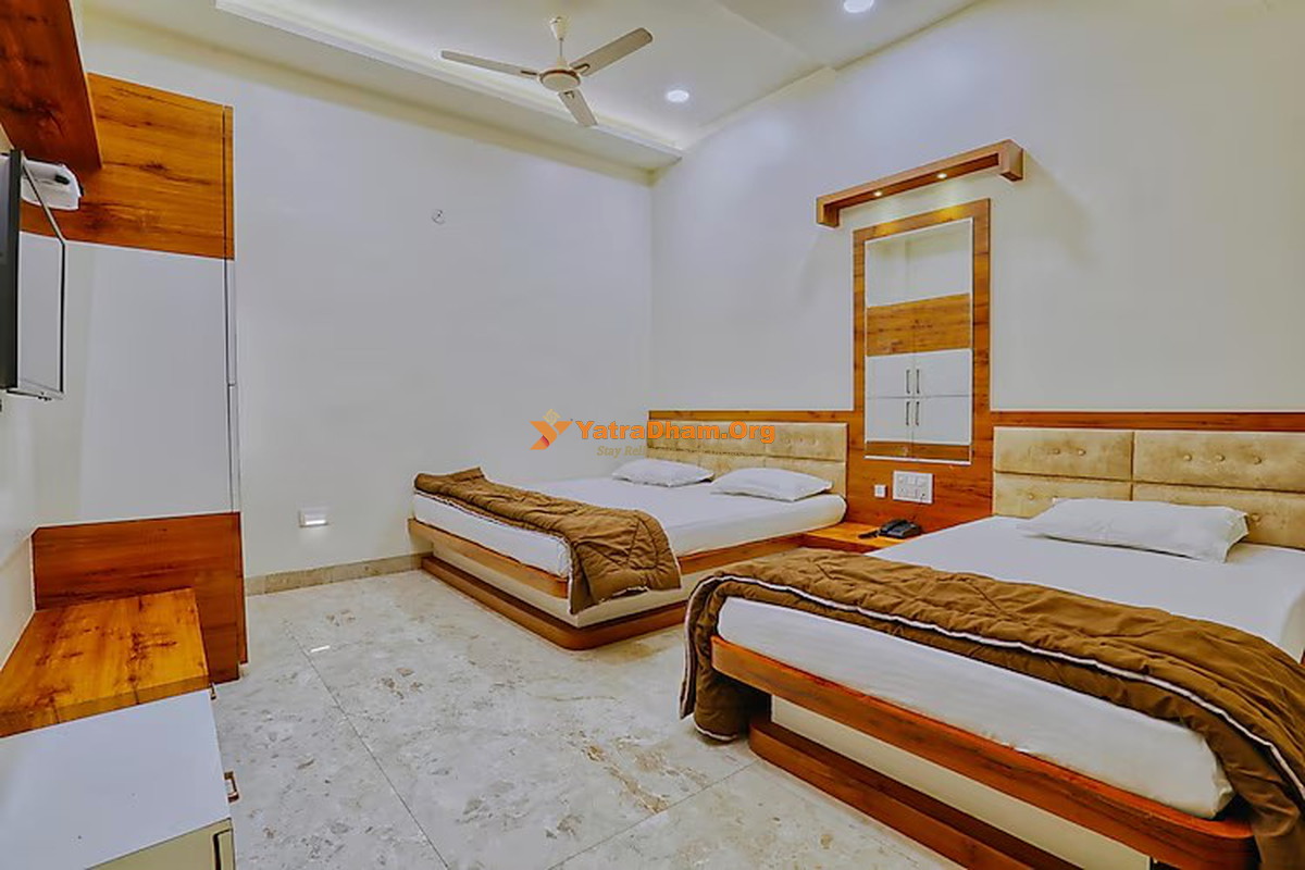 Omkareshwar Hotel Manyavar Palace 3 Bed Room View
