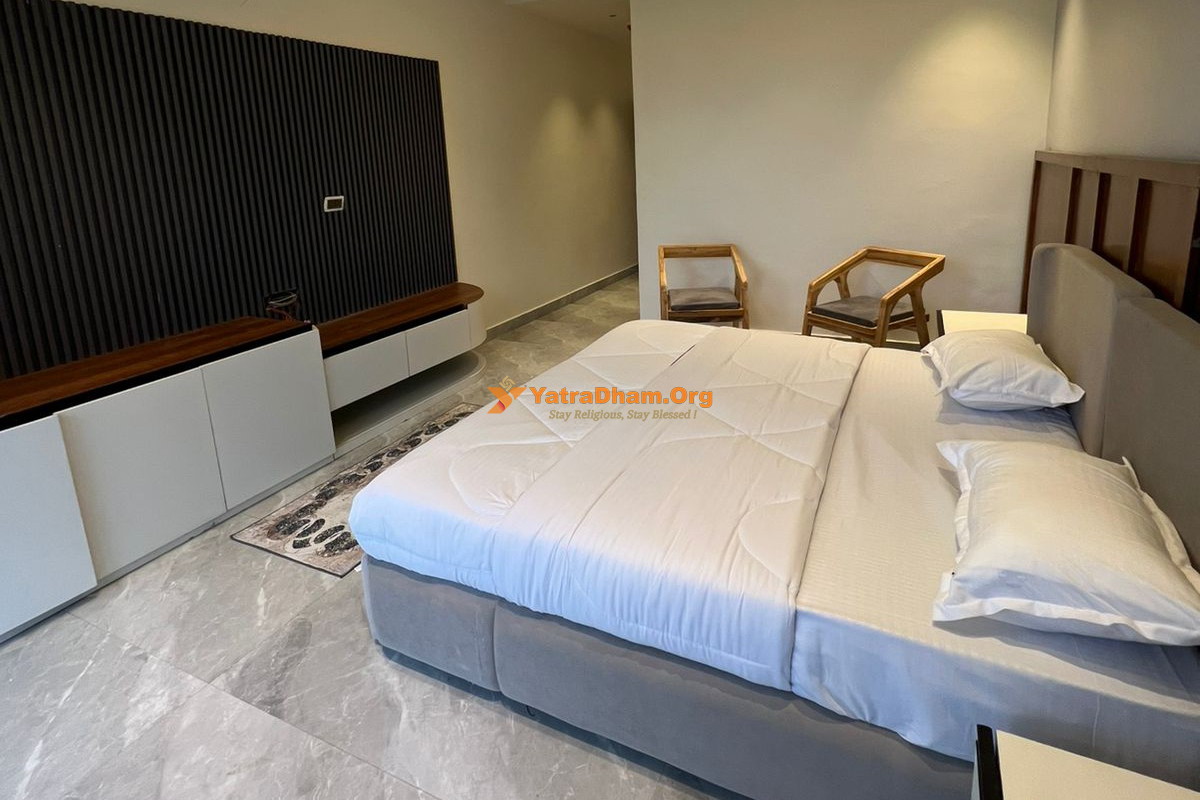 Chaukhamba View Resort Guptkashi 2 Bed Room