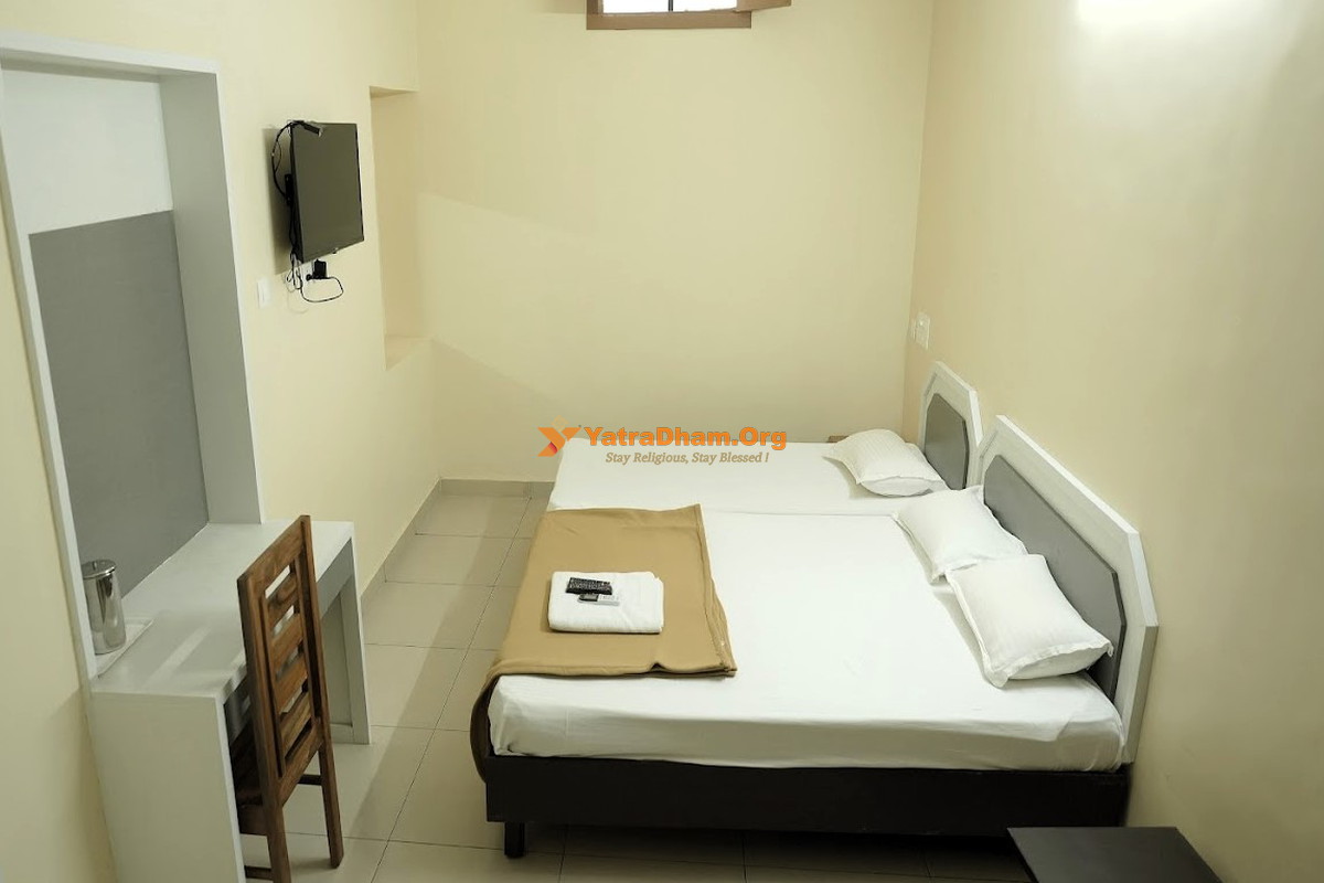 Thiruvananthapuram (Trivandrum) Anna Hotel  3 Bed Room