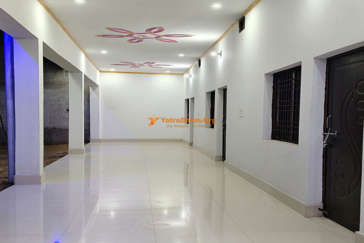 Shri Rameshwaram Dham Aashram Naimisharanya Lobby