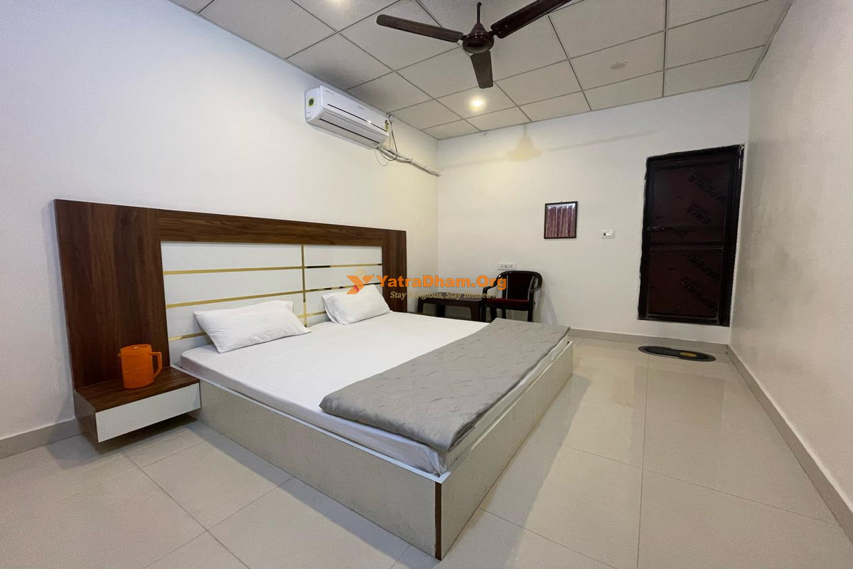 Bhuma Adhyatm Peeth Varanasi Room