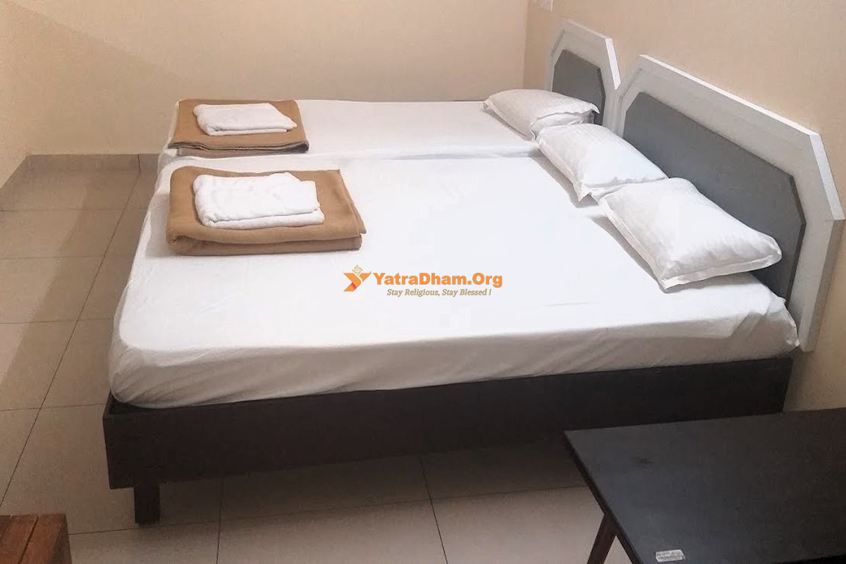 Thiruvananthapuram (Trivandrum) Anna Hotel  3 Bed Room