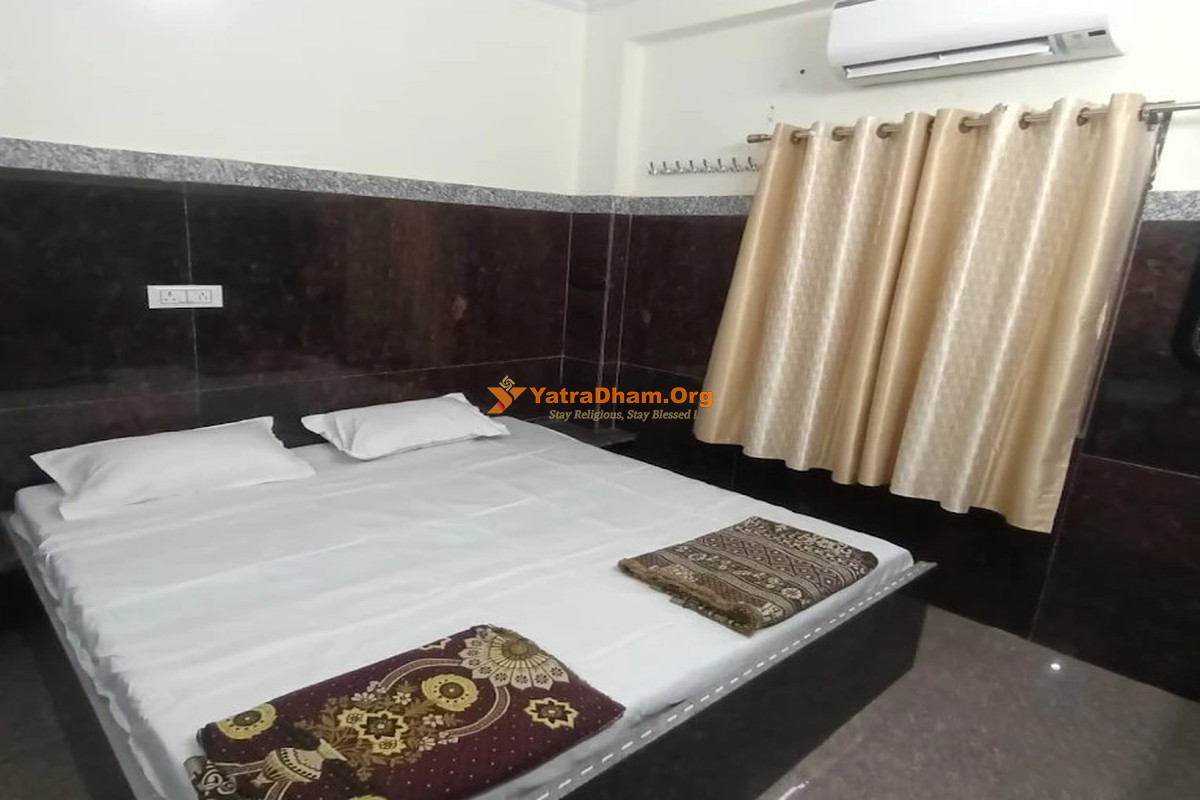 Swamy Sannidhi Varanasi 3 Bed Room