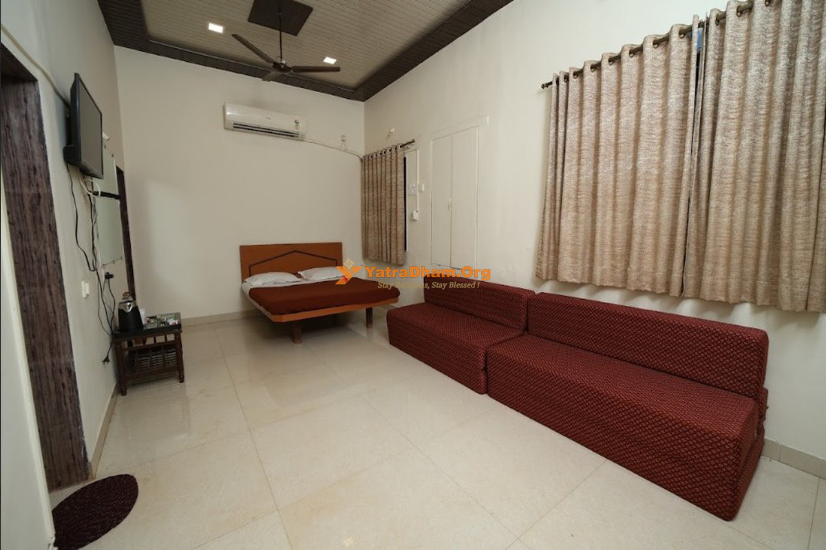 Hotel Gujarat Bhavan Matheran Room
