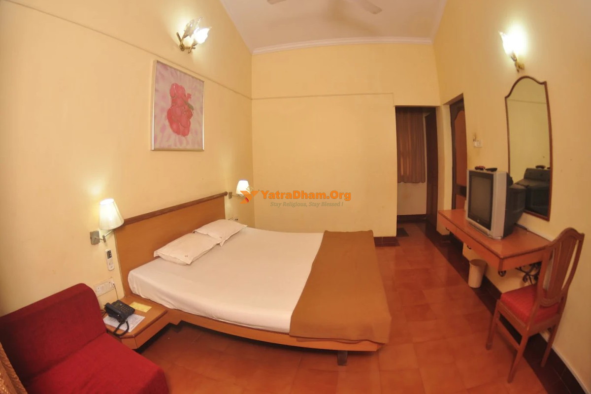 Hotel Gujarat Bhavan Matheran Room