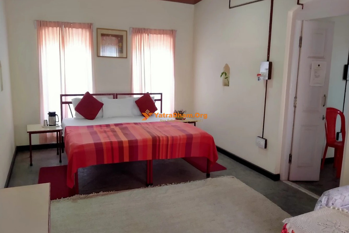 Naurang Yatri Niwas Garli 2 Bed VIP Non AC Room View