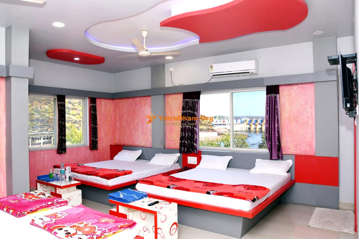 Omkareshwar Hotel Om Shiva 4 Bed Room