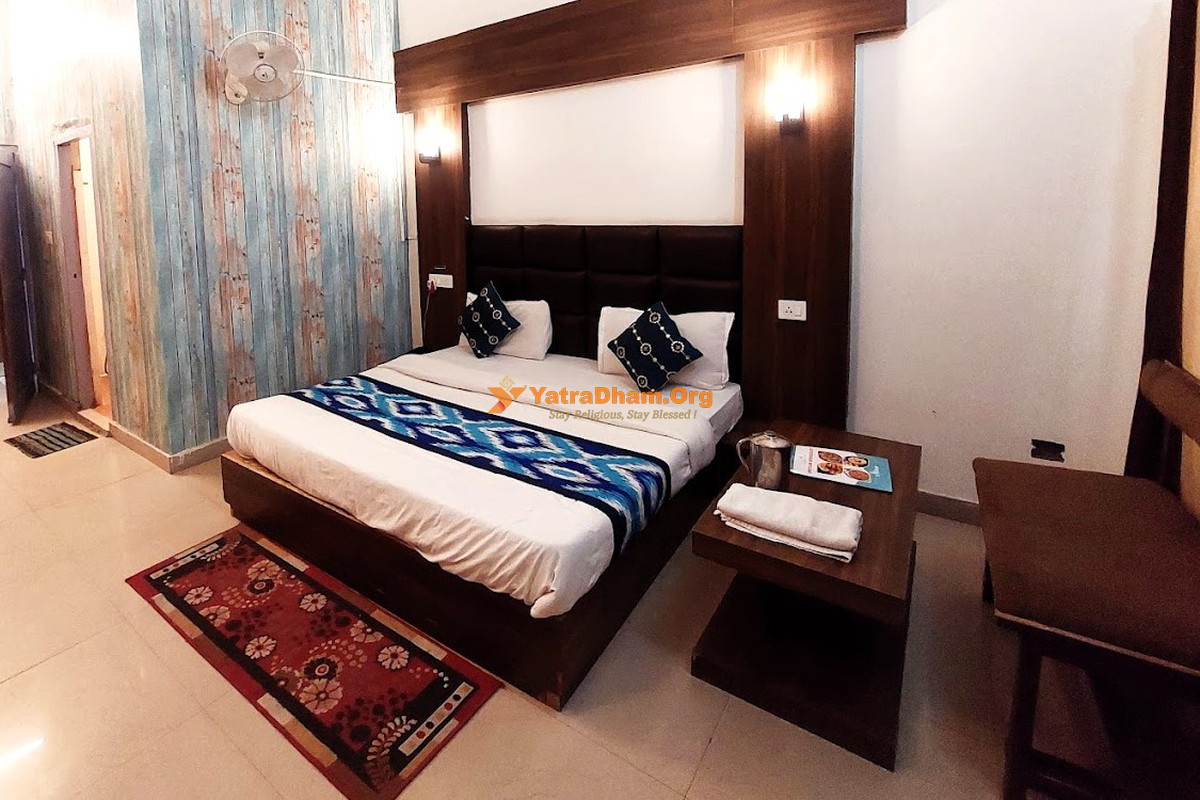 Hotel Green Park Kainchi Dham 2 Bed Room