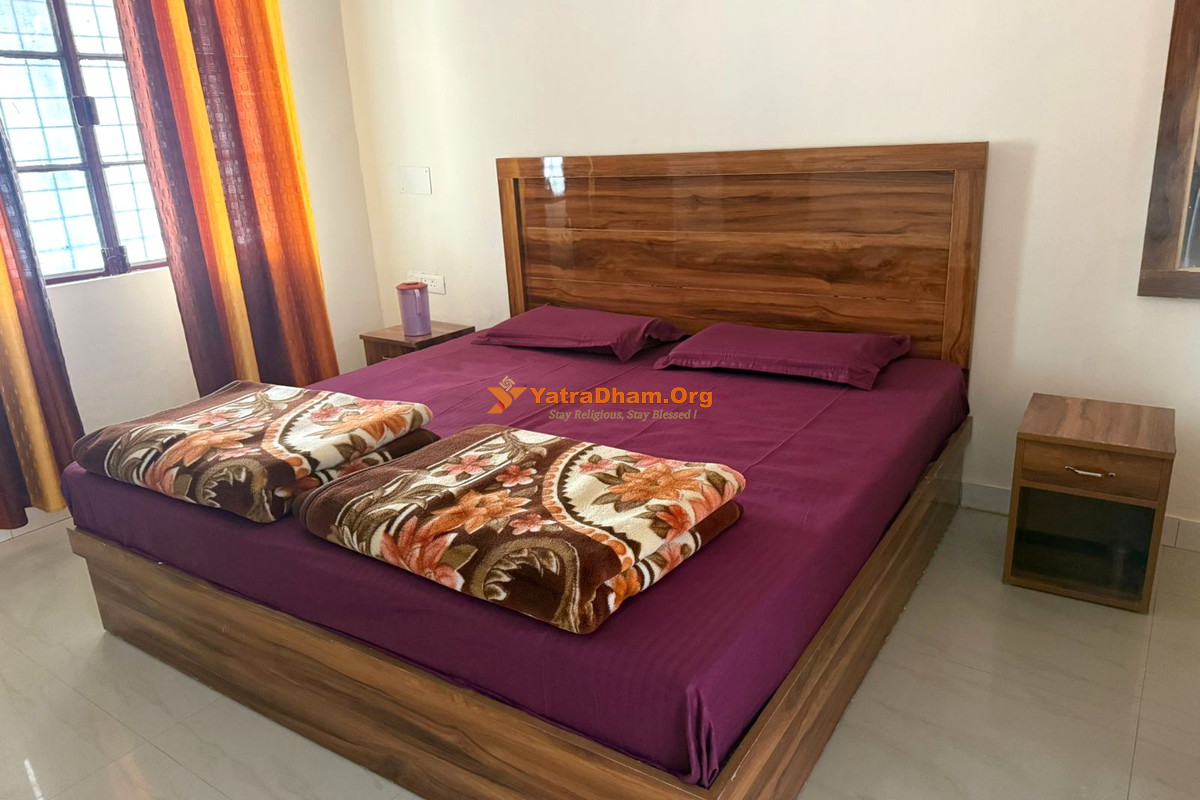 Sitapur Kedarnath Hotel Jagatraj 2 Bed Room View