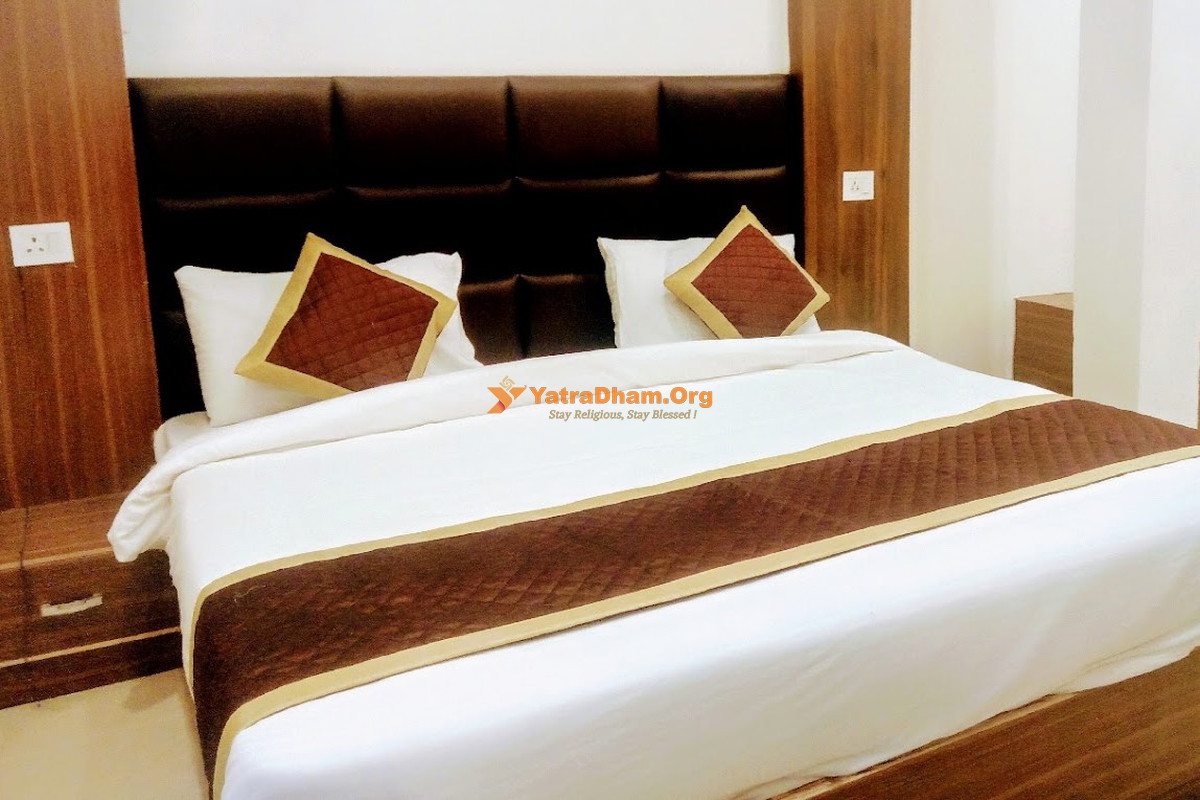Hotel Green Park Kainchi Dham 2 Bed Room