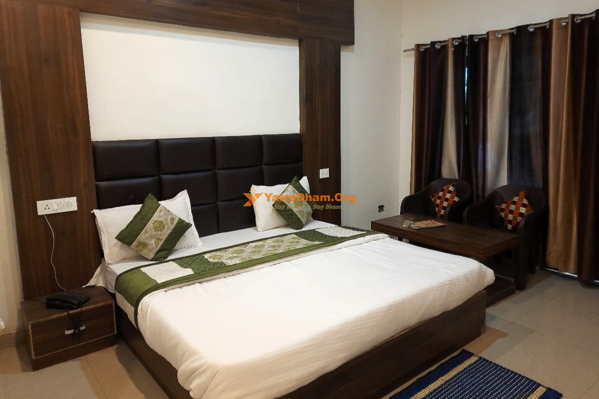 Hotel Green Park Kainchi Dham 2 Bed Room