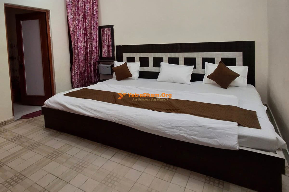 Soni Dharamshala Katra 3 Bed Room View
