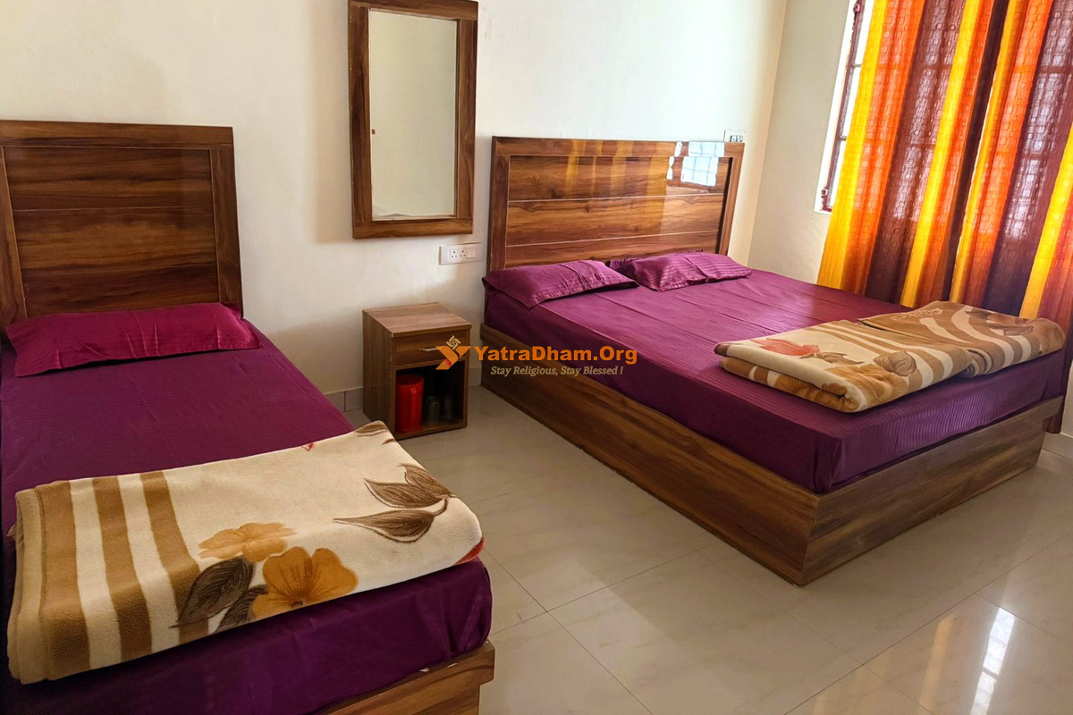 Sitapur Kedarnath Hotel Jagatraj 2 Bed Room View