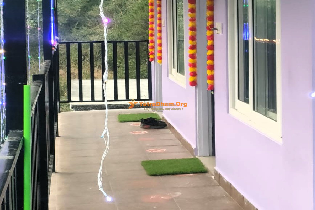 Kainchi Dham Homestay Nainital Lobby
