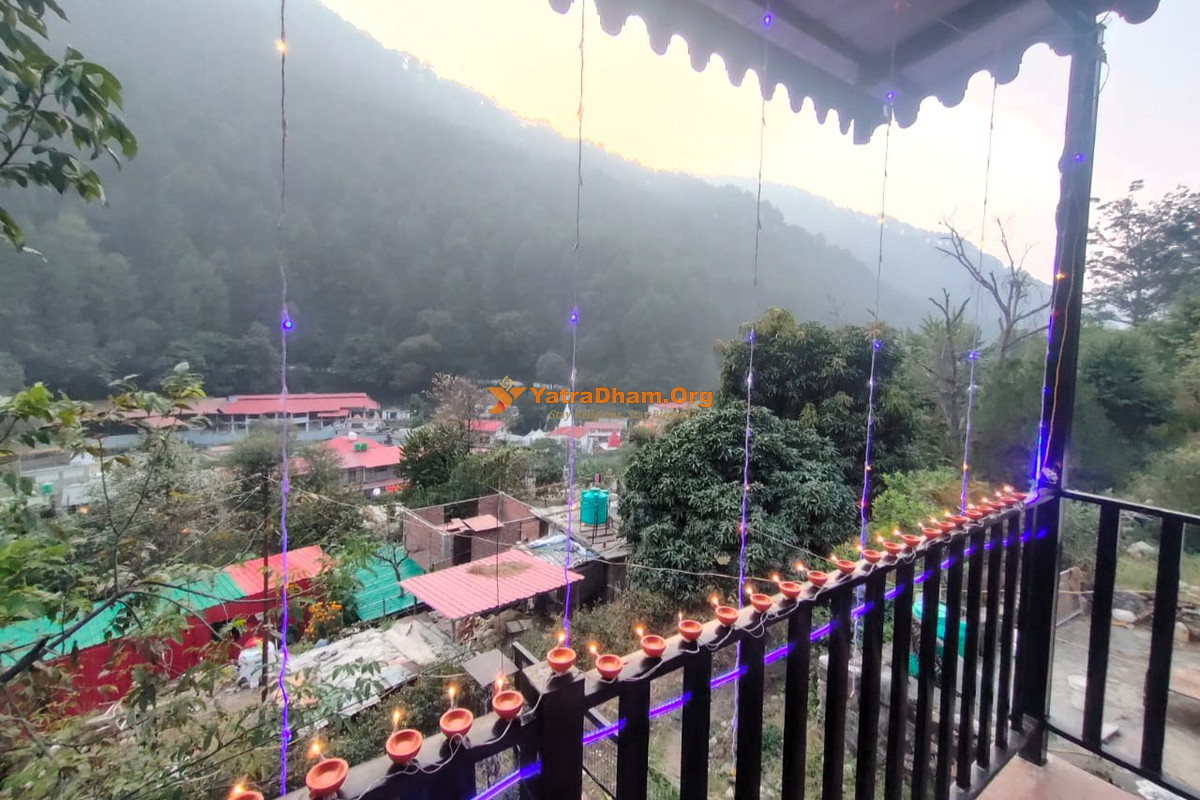 Kainchi Dham Homestay Nainital Balcony