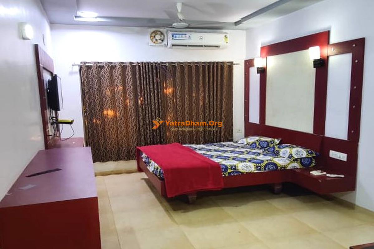 Pravasi Hotel and Guest House 2 Bed Room