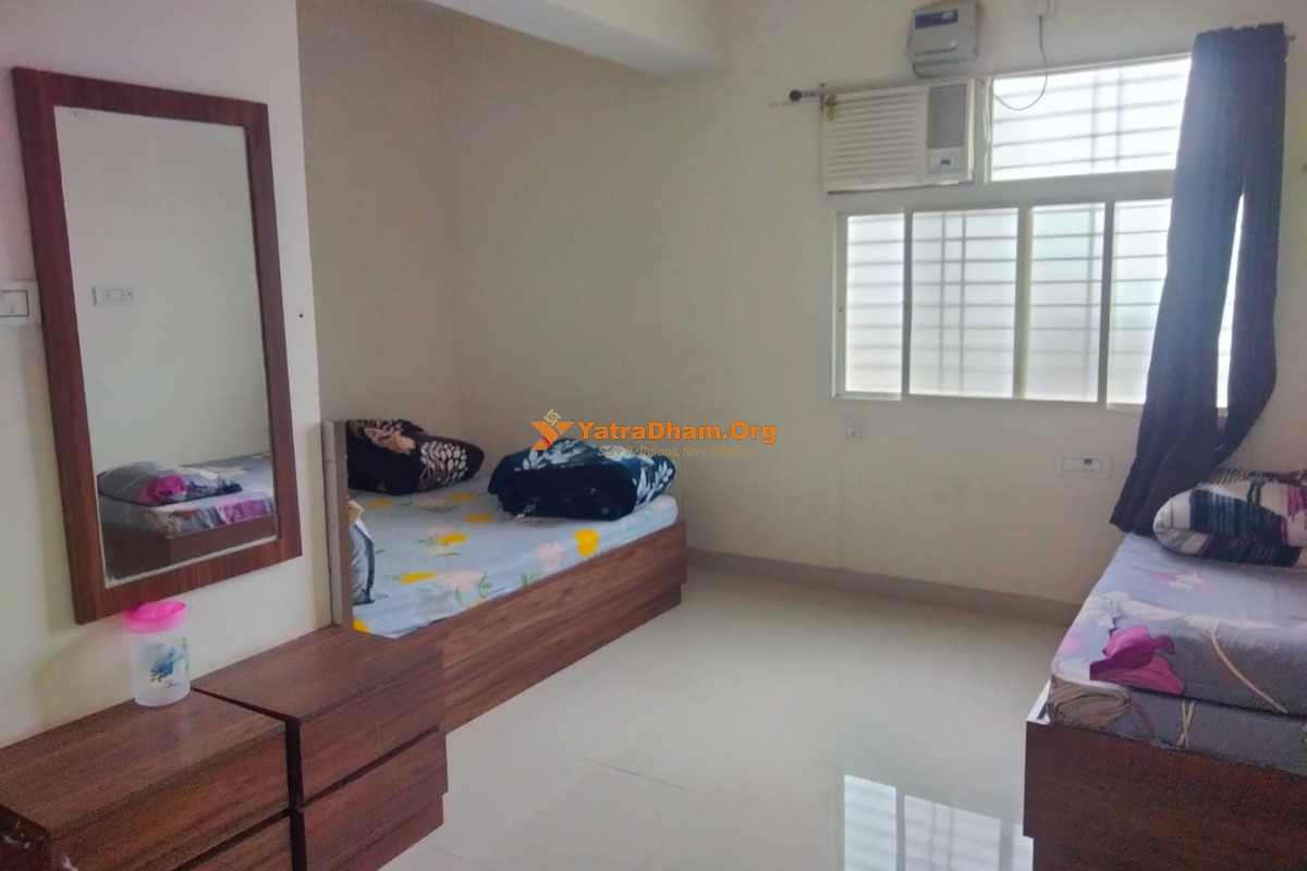 Shri Lalitamba Niketan Ashram Chitrakoot Room
